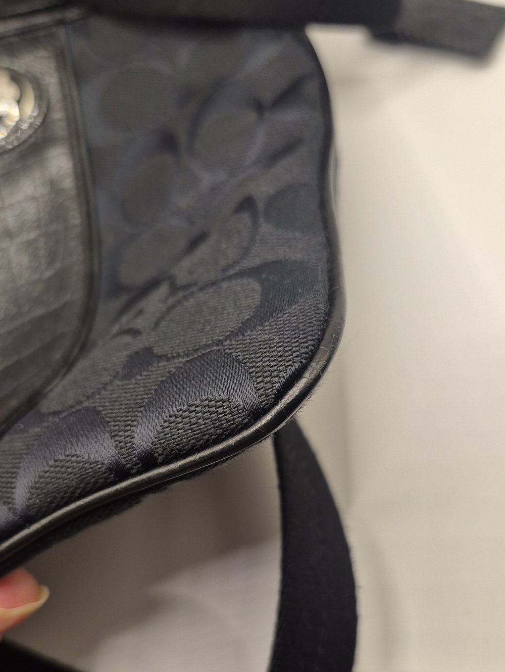 COACH Sutton Sugnature Black CANVAS CROSSBODY - Picture 11 of 11